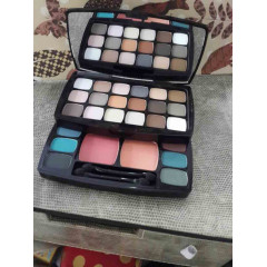 NYX Cosmetics Bohemian Chic Nude Matte Collection makeup set (24 eyeshadow shades and 2 blush shades)