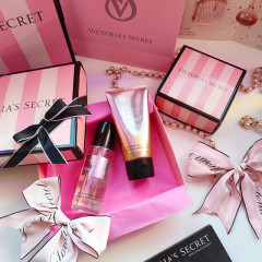 Perfumed mini-set Victoria Secret Velvet Petals spray and lotion (2 items)