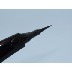 Жидкая подводка NYX The Curve Felt Tip Liner (черная)