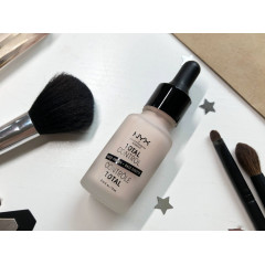NYX Cosmetics Professional Makeup Total Control Drop Primer (13 ml) is a lasting face primer.