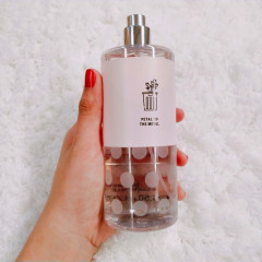 Perfumed body spray Victoria`s Secret PINK Urban Bouquet Wild Daisy & Driftwood PINK Urban Bouquet Fragrance Body Mist, 250 ml