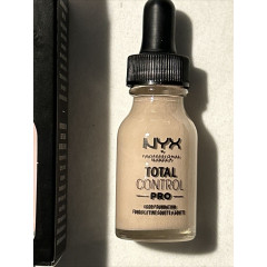 Тональна основа NYX Professional Total Control Pro Drop Foundation (13 мл) Porcelain (TCPDF 03)