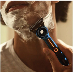 Мужская бритва с подогревом Gillette Labs Bugatti Limited Edition 1 станок 6 картриджей и зарядное устройство