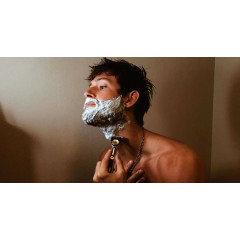 Gillette Labs heated razor with 1 handle, 2 cartridges, and a charging device.