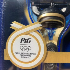 Gillette Fusion ProGlide Manual Gillette shaving bar with 2 cartridges limited gold version