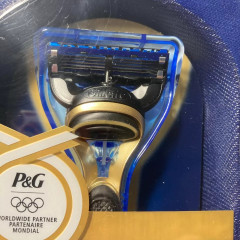 Gillette Fusion ProGlide Manual Gillette shaving bar with 2 cartridges limited gold version