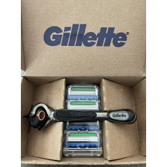 Gillette Proglide razor with 4 cartridges