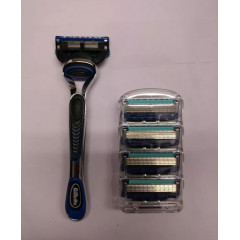 Gillette Proglide razor with 4 cartridges