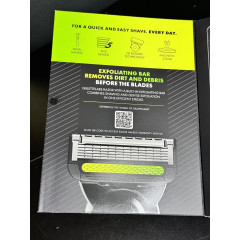 Gillette Labs men's shaving set with exfoliation function and 7 blades