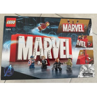 Конструктор LEGO Marvel 76313 Логотип с минифигурками 931 деталь