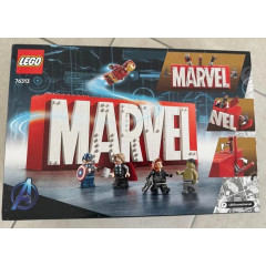 Конструктор LEGO Marvel 76313 Логотип з мініфігурками 931 деталь