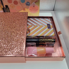 Лімітований набір для макіяжу Tarte Gift & Glam з 4 палетками