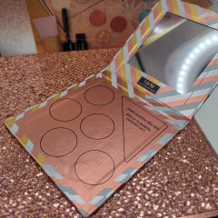Лімітований набір для макіяжу Tarte Gift & Glam з 4 палетками
