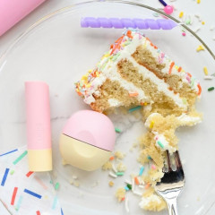 Увлажняющий бальзам для губ EOS Birthday Cake (2 шт)