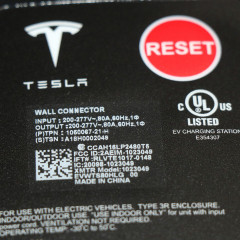 Зарядний пристрій Tesla Wall Connector ModelS/X/3/Y (80A) 20 кВ (Лімітована серія підвищеної потужності)