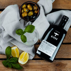 BIRDS Adventure Case gift set (BIRDS Gin with jigger case and stylish mug)