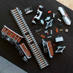 Конструктор LEGO Creator EXPERT Локомотив Крокодил (10277)