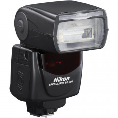 External flash Nikon SB-700 AF Speedlight Flash.