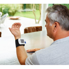 Автоматический тонометр на запястье Omron RS4