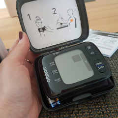 Автоматический тонометр на запястье OMRON RS7 Intelli IT