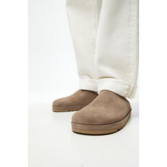 Men's Zara beige suede slippers (size 42).